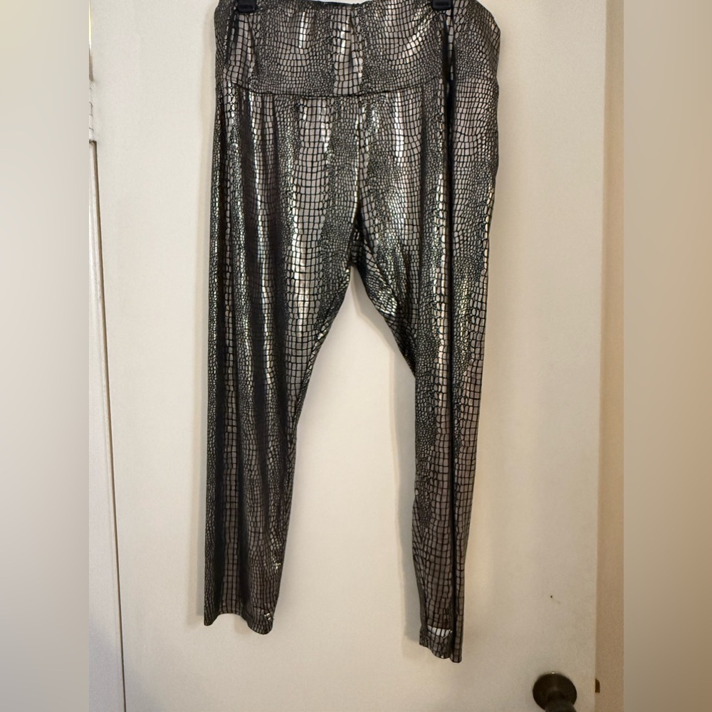 Plus Size Gold Wide Waistband Crocodile Leggings - Picture 3 of 4